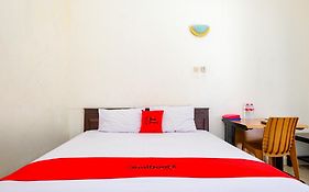 RedDoorz Syariah near Alun Alun Kebumen